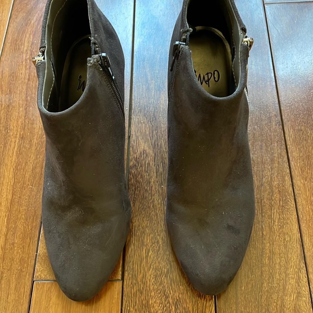 Like new Suede Gray Ankle boots, 3.5” heel by Impo brand Women’s size 7.5”